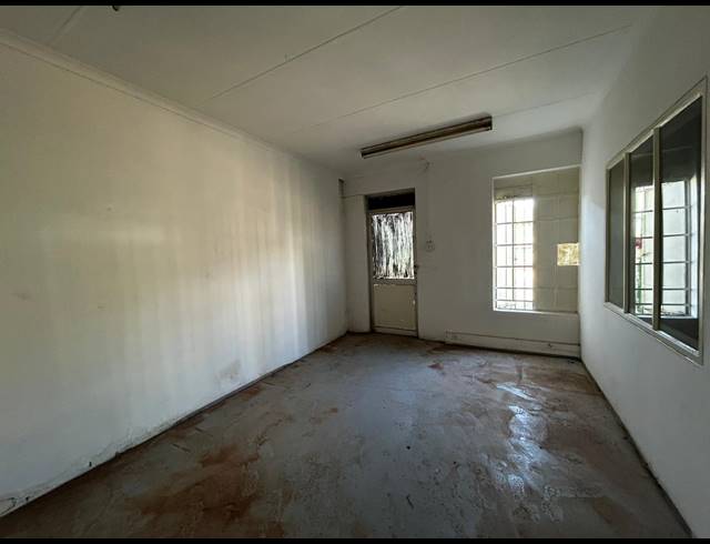 372M² WAREHOUSE TO LET IN KEW
